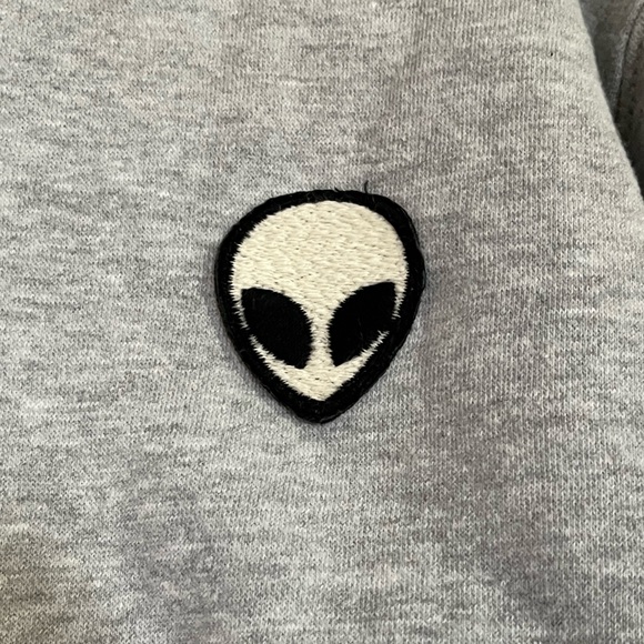 Gray Alien Cropped Sweatshirt - Picture 4 of 9